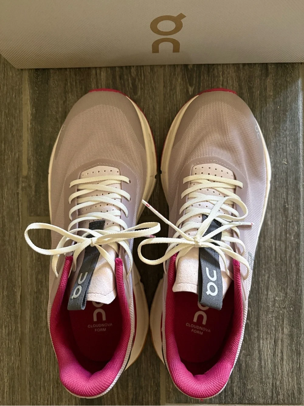 On Running - Women’s Cloudnova Form 2- Fade/Orchid size 8